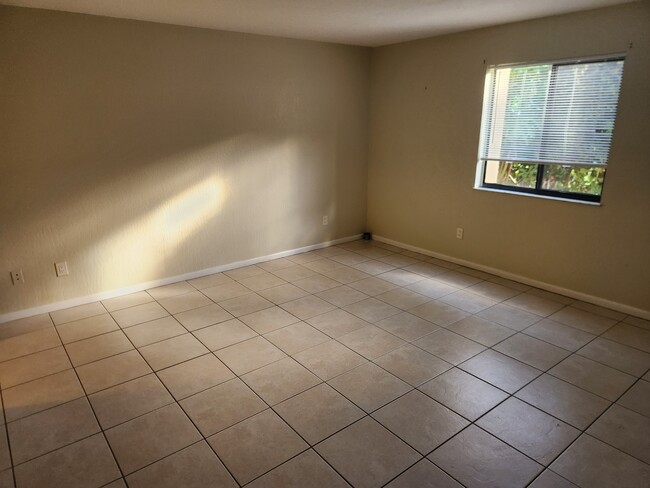 Building Photo - 2130 Forest Knoll Dr NE