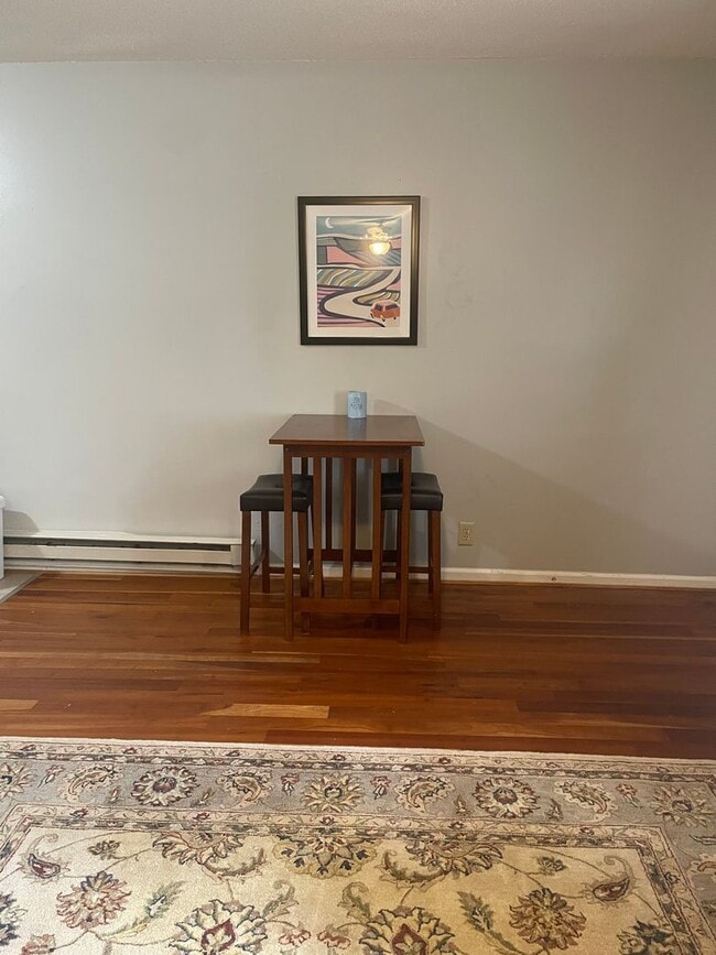 Building Photo - Fabulous 1BR Furnished Duplex