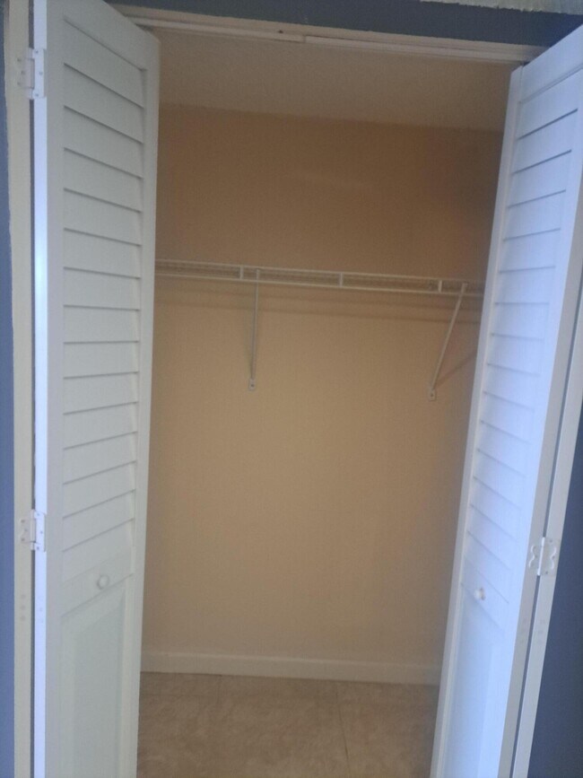 Building Photo - 470 Executive Center Dr