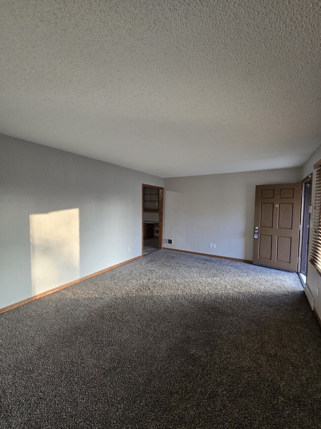 Building Photo - 714 S Fabrique Dr