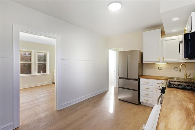 Building Photo - 3214 N Linder Ave