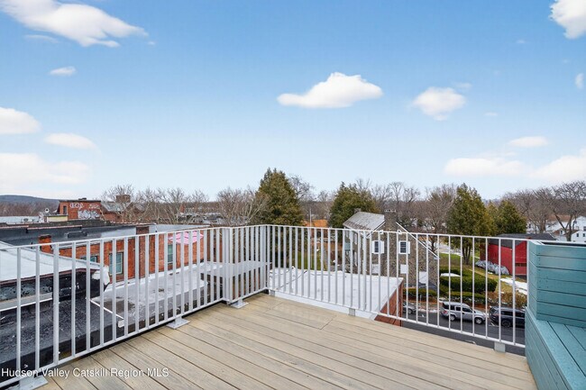 Building Photo - 316 Wall St