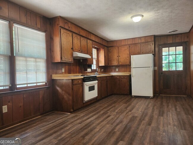 Building Photo - 583 Danielsville St