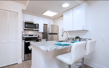 Building Photo - 1 Bed / 1 Bath Apartment for Rent in San Ysidro – $1,750/mo