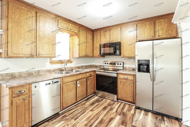 Building Photo - 816 SE 13th St