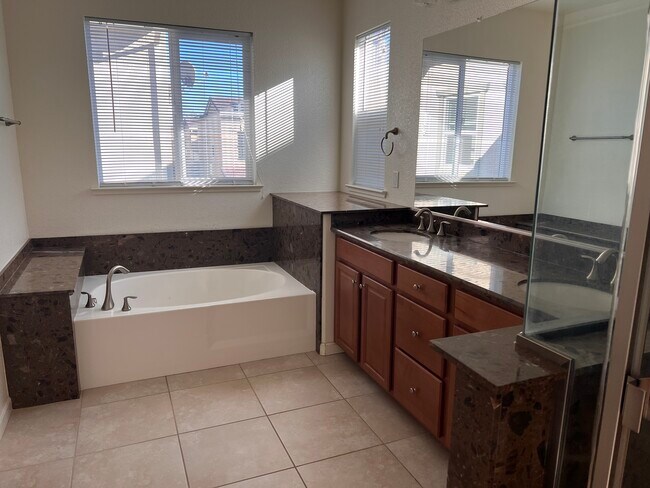 Building Photo - 717 N Dorato Ln