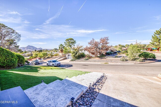Building Photo - 1210 La Cruz Dr