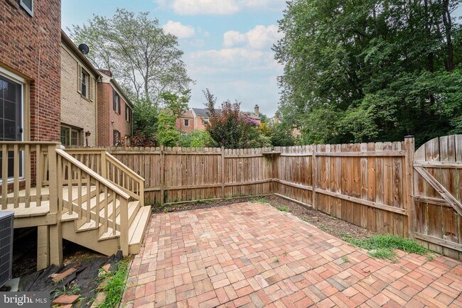 Building Photo - 5465 Cheshire Meadows Way