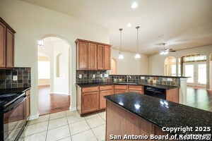 Building Photo - 6103 Geranium