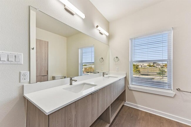 Building Photo - 17012 Marsh Wren Pass