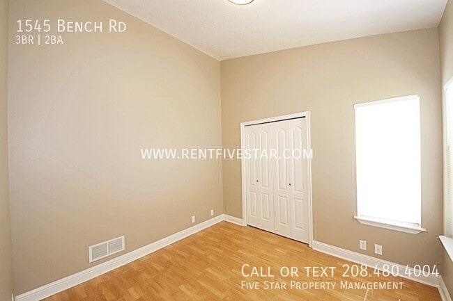 Building Photo - 1545 Bench Rd