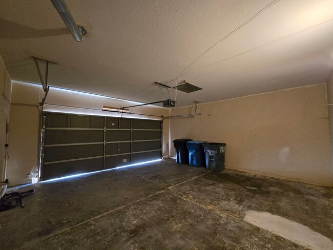 Building Photo - A Fabulous 5 Bedroom Home with 1 Bedroom and 3/4 Bathroom downstairs