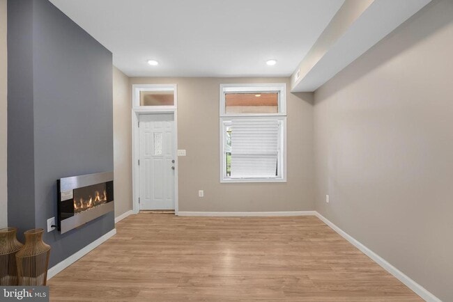 Primary Photo - 945 Ashburton St