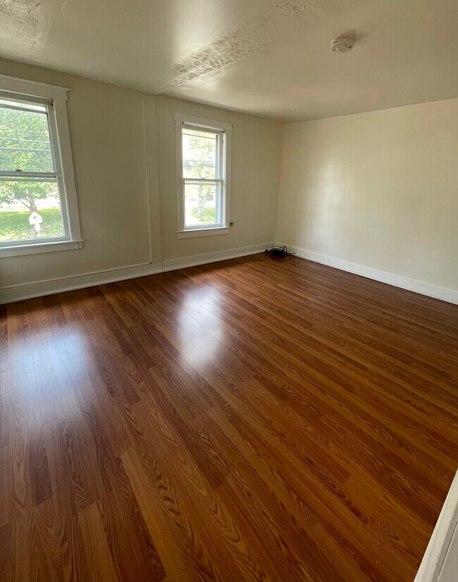 Building Photo - 109 Schubert St