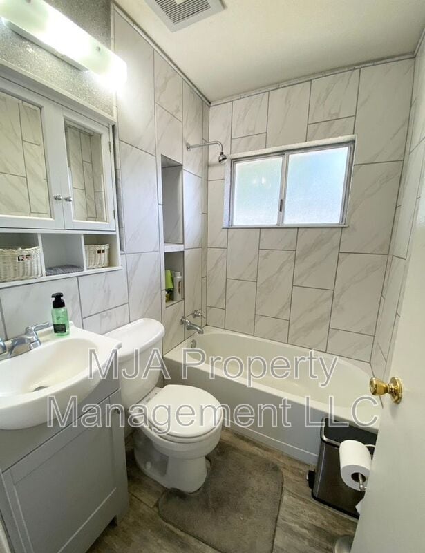 Building Photo - 460 N 1200 W