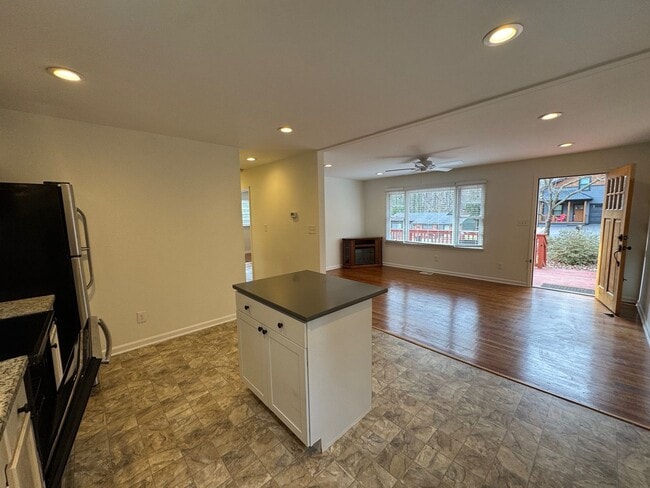 Building Photo - Black Mountain Gem Near Lake Tomahawk!