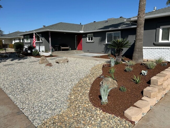 Primary Photo - Beautiful 6-Bedroom Home with Pool & Outdo...