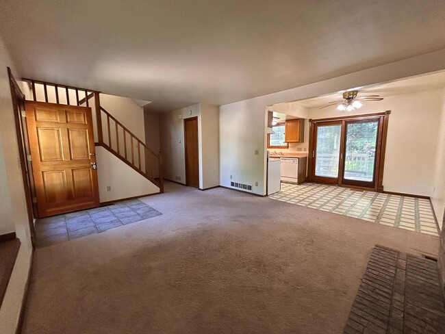 Building Photo - $0 DEPOSIT OPTION. 4 BEDROOM 3.5 BATH HOUS...