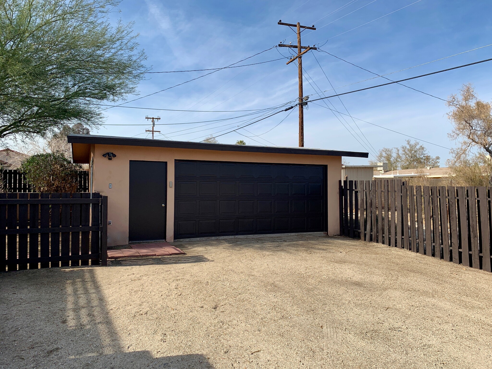 Oversized Garage with Laundry - 71590 Juanita Dr