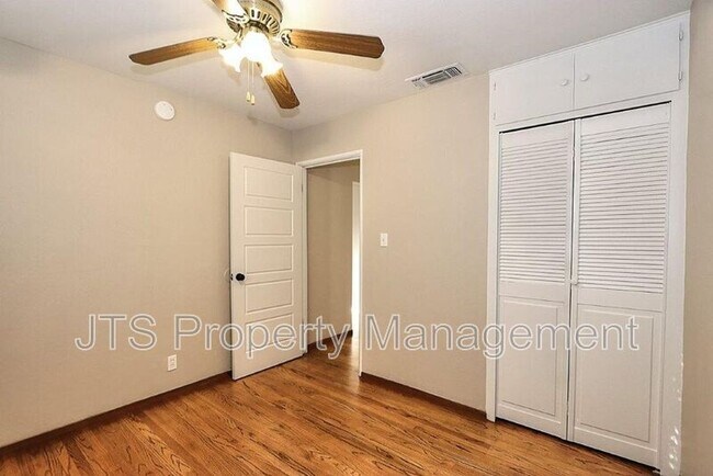 Building Photo - 10624 Chardonay Dr