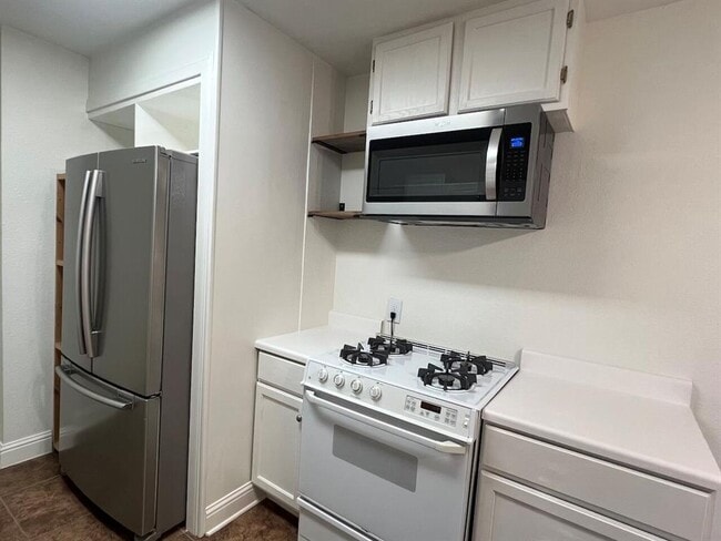 Building Photo - 928 E 56th St