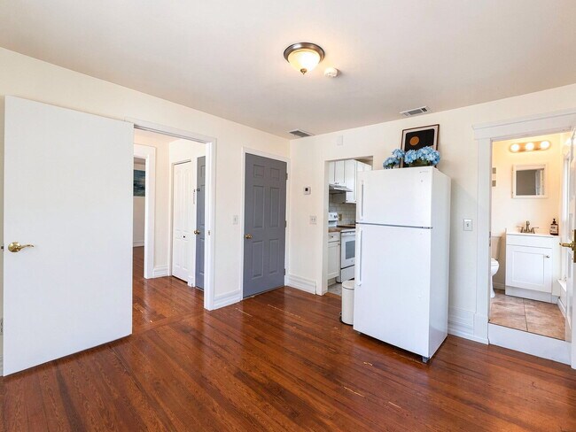 Building Photo - 2 bedroom, 1 bath in Daytona Beach