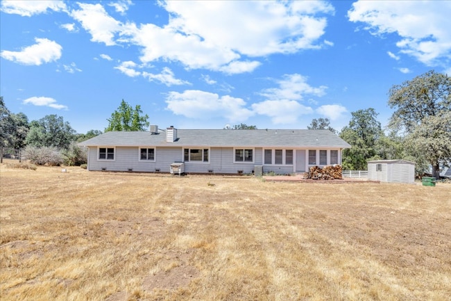 Building Photo - 21179 Hemlock St