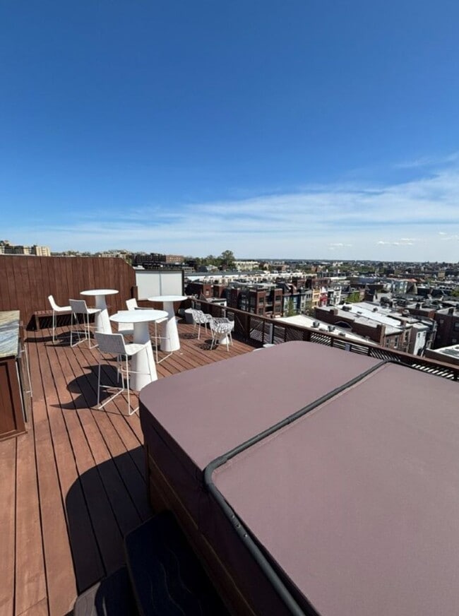Building Photo - Stunning Views from this Spectacular and Stylish Penthouse in heart of Adams Morgan with PARKING.
