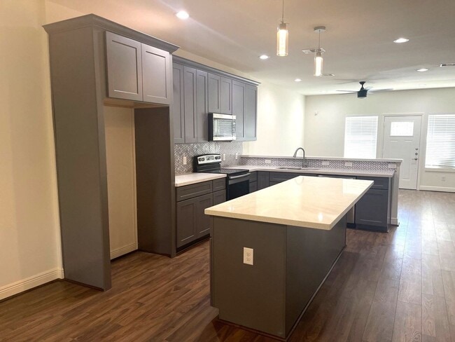 Building Photo - 4913 Southwind St