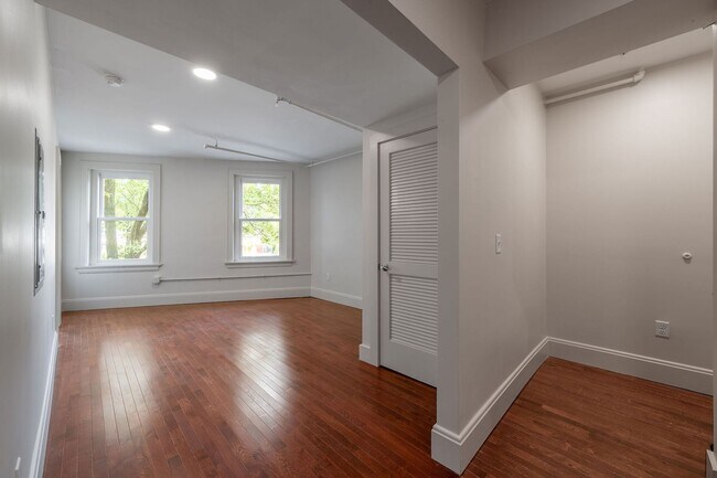 Building Photo - Coming Soon: 2BR Apartment – ETA 10/1/25