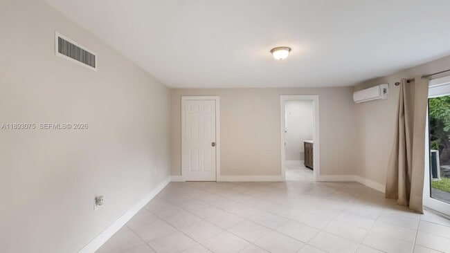 Building Photo - 740 Beachwood Ln