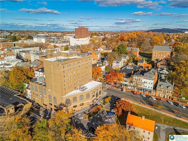 Building Photo - 426 Heckewelder Pl