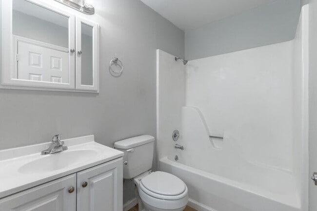 Building Photo - 1812 E 13th St