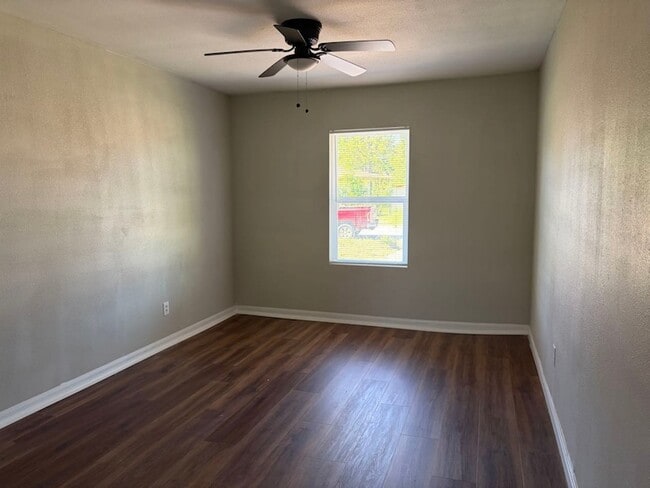 Building Photo - 5782 Belcrest St