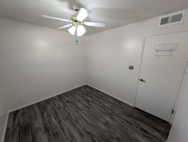 Building Photo - 2 Bedroom Condo Unit in the Polynesian Par...