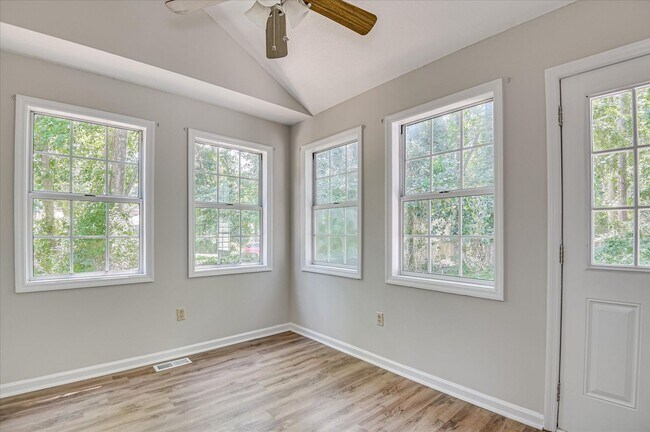 Building Photo - 508 Fairfield Ct