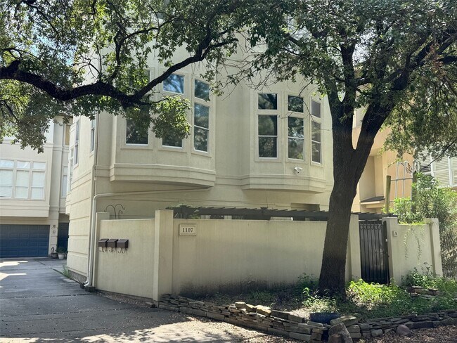 Building Photo - 1107 Marconi St