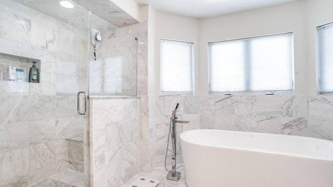 Building Photo - 309 Montrose St