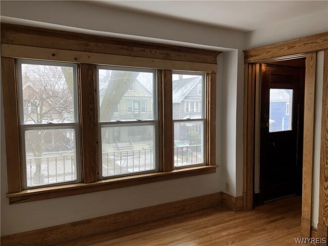 Building Photo - 47 Bridgeman St