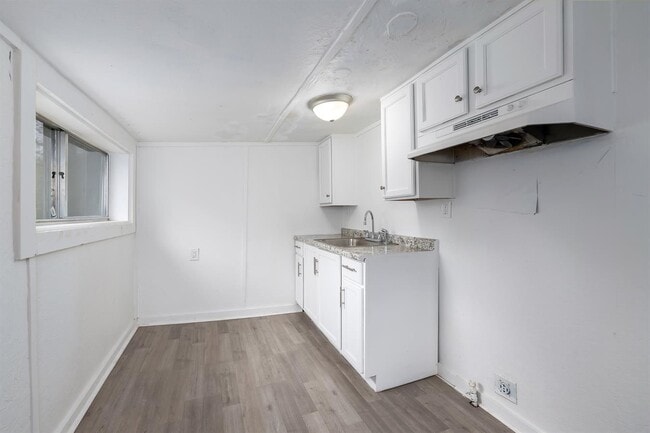 Building Photo - 3230 Arlington Ave