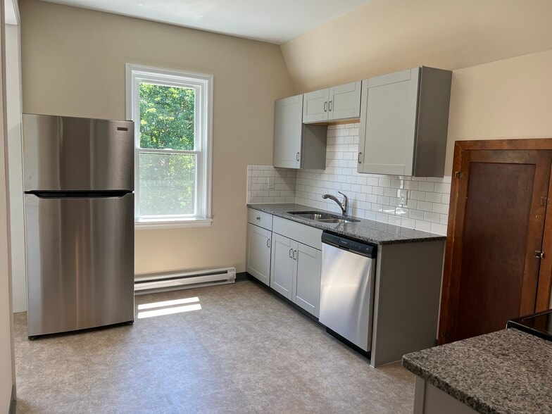 Kitchen - 3007 S Main St