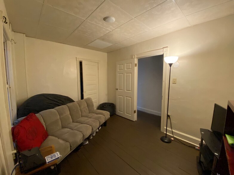 Building Photo - 136 N Locust St