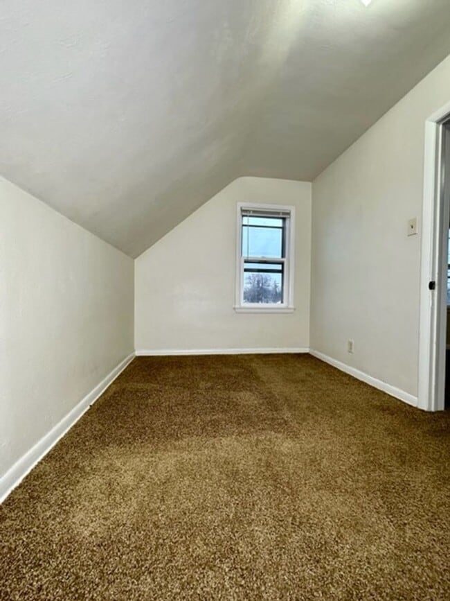 Building Photo - 1017 N Webster Ave