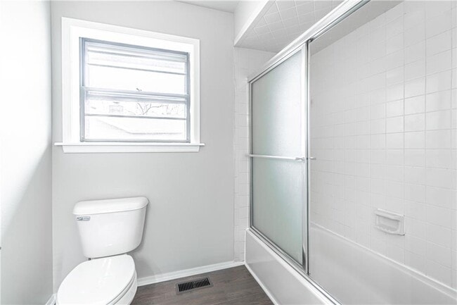 Building Photo - 601 N Valley W Dr