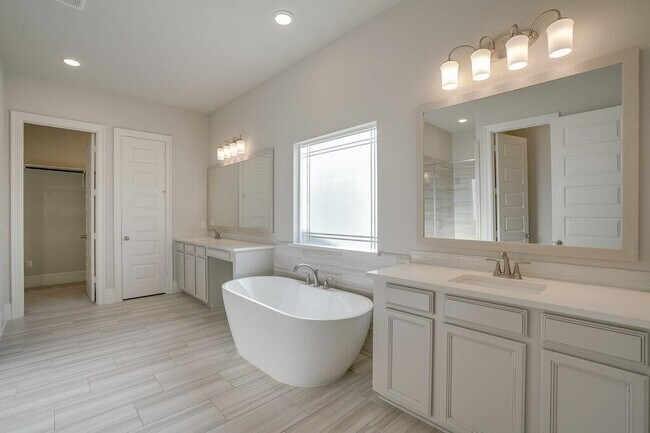 Building Photo - 16916 Sanglier Dr