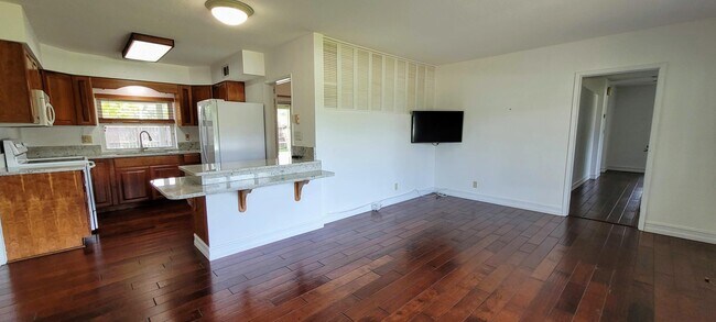 Building Photo - 949 W Royal Palm Rd