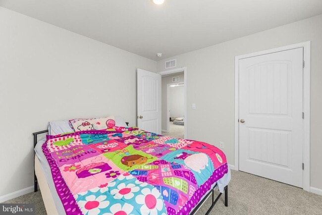 Building Photo - 459 Currant Cir