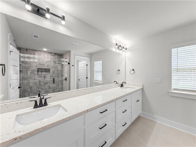 Building Photo - 30 Benwick Ln