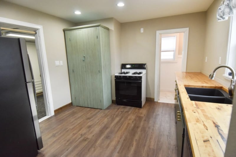 Building Photo - 204 Conley Ave S