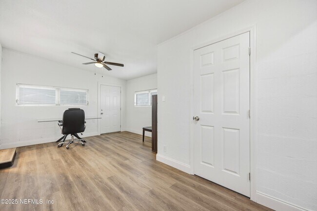 Building Photo - 10303 Westmar Rd